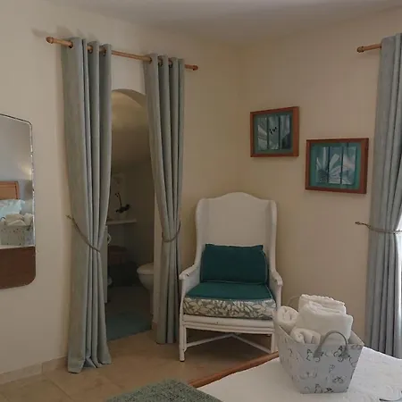 לינה וארוחת בוקר La Blanc (adults Only)